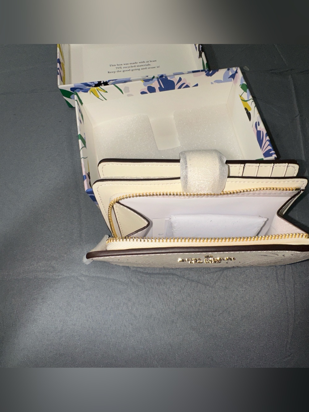 Kate Spade Boxed Madison Perforated Médium Bifold Wallet - Picture 6 of 7